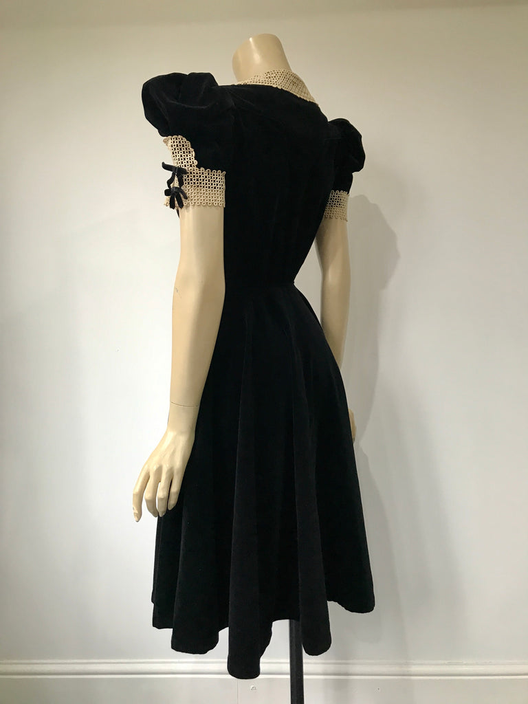 1930s black velvet party dress 'Original Junior by Dorsa' with puffed After Number Nine 1930s black velvet party dress 'Original Junior by Dorsa' with puffed After Number Nine